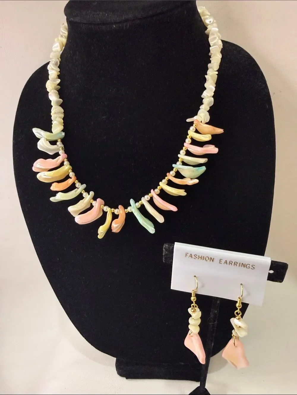 Pastel Shells & Pearl Beads 20 In Necklace Matching Pierced Earrings Multicolor